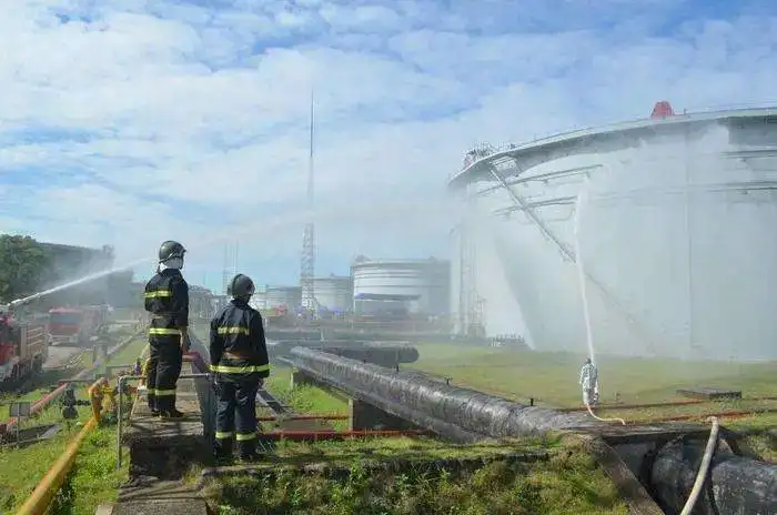 液氮储罐运输车_液氮运输车罐装视频_储罐运输车液氮压力多少