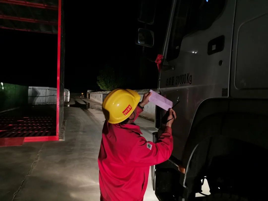储罐运输车液氮压力标准_储罐运输车液氮压力要求_液氮储罐运输车